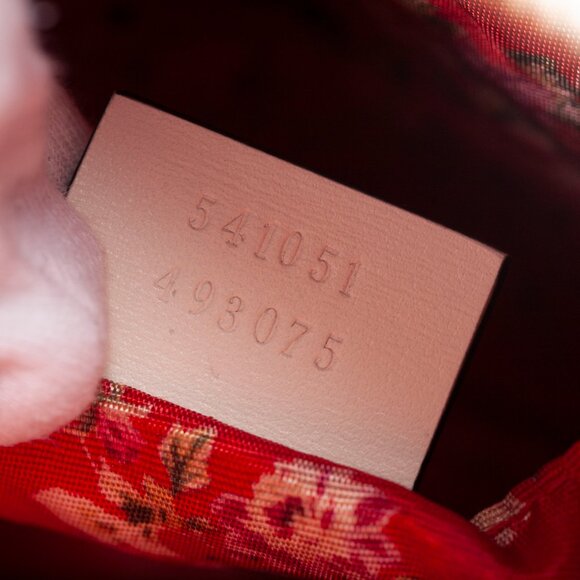 Authentic Gucci White Stripe Leather Trapuntata Handbag - Picture 10 of 12